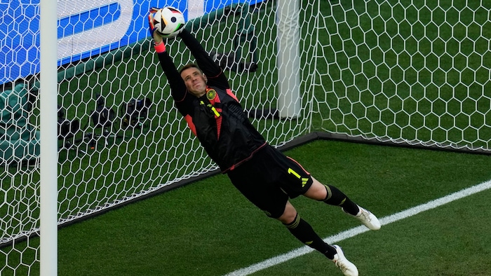 Manuel Neuer konnte sich mit einer starken Parade auszeichnen.