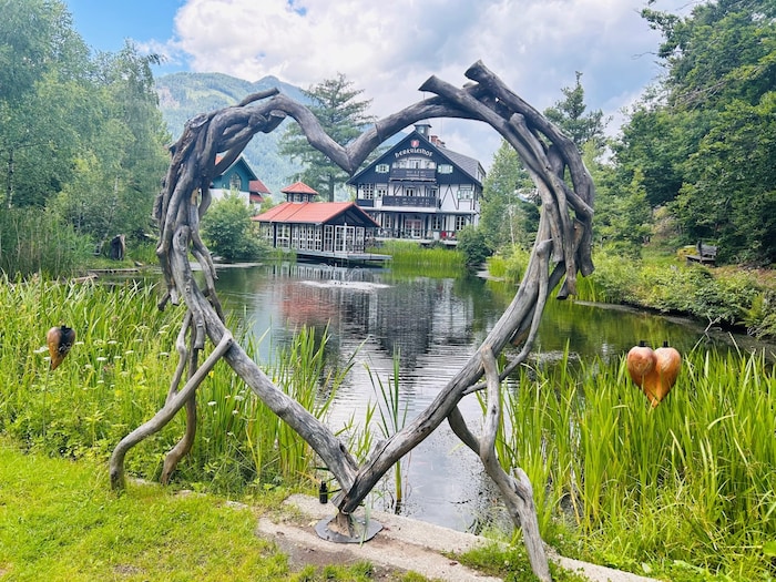 Einkehren kann man auf dieser Tour im Gasthof „Herkuleshof“, im Herzen des ...