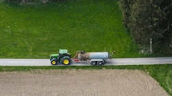 Bereits im vergangenen Jahr erlitt die Familie einen schweren Schock, als eine Mure infolge des Hochwassers den Hof beschädigte (Symbolbild). (Bild: Pressefoto Scharinger © Daniel Scharinger)