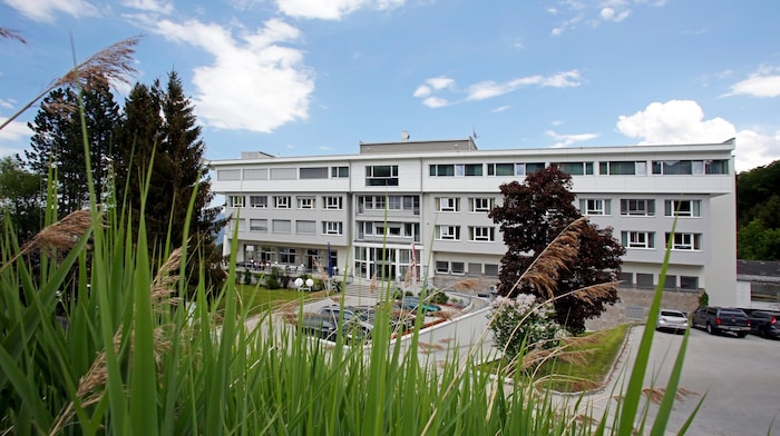 Die EMCO-Privatklinik in Bad Dürrnberg oberhalb von Hallein.