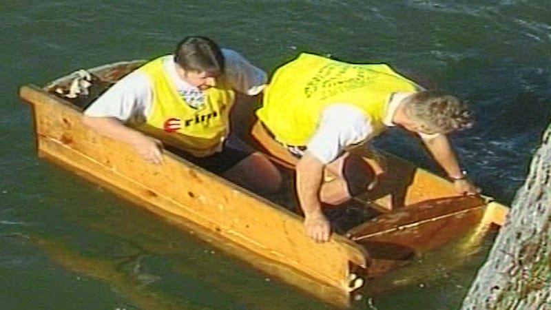 Balance und keine Angst vor Wasser ist im Sautrog wichtig. (Bild: Peter Dürnwirth)