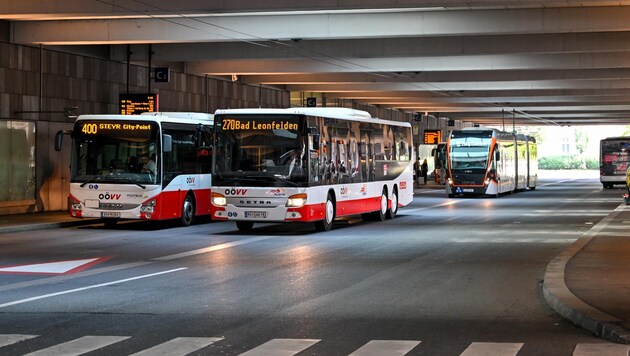 Der vor 20 Jahren fertiggestellte Busterminal beim Hauptbahnhof wird generalsaniert. (Bild: Dostal Harald)