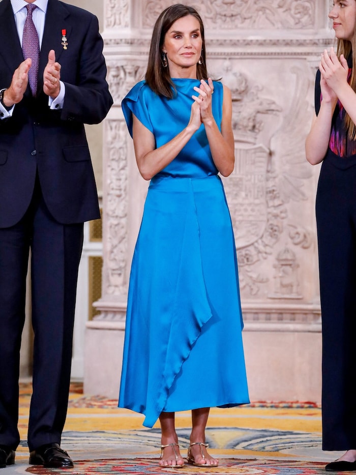 Am Nachmittag trug Letizia goldene Zehensandalen ...