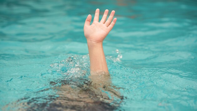 According to the study, there are major deficits in children's swimming skills. In the worst case scenario, this can lead to drowning (symbolic image). (Bild: stock.adobe.com/VACH)