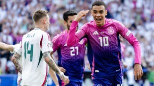 Jamal Musiala (re.) drehte auch gegen die Ungarn mächtig auf.