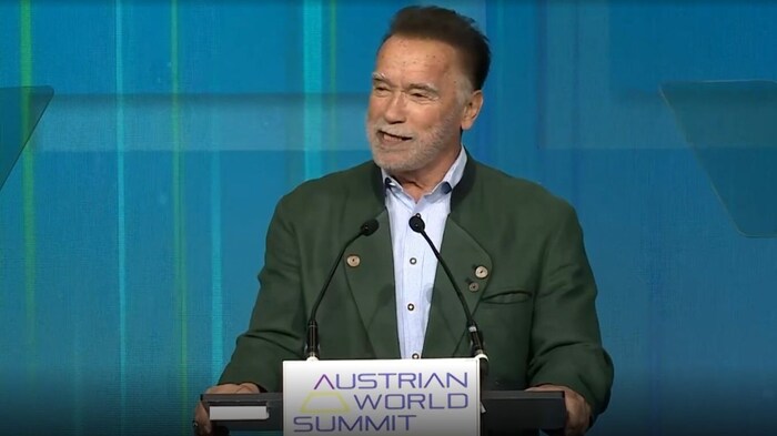 Several times, Arnold Schwarzenegger emphatically called out to the audience: "Do it!"