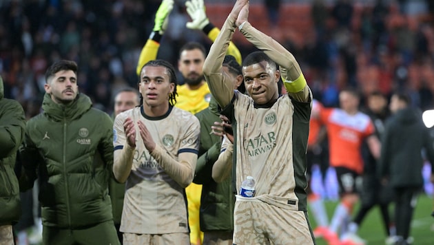 Ethan Mbappe (l.) with brother Kylian (Bild: APA/AFP/DAMIEN MEYER)