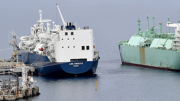 Az LNG-kikötők, mint például itt, a horvátországi Krk szigetén, nem lesznek többé az orosz cseppfolyósított gáz "átrakodási pontjai". (Bild: APA/AFP/DENIS LOVROVIC)