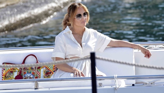 Jennifer Lopez imádja Olaszországot - itt 2021-ben a "Bella Italia" nyaralásán. Idén azonban férje, Ben Affleck nélkül utazott az Amalfi-partra. (Bild: Photo Press Service)
