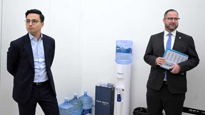 Shetty und Hafenecker kommen zu gänzlich unterschiedlichen Schlüssen.