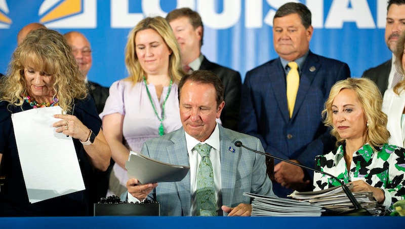 Louisianas Gouverneur Jeff Landry setzt den biblischen Akt in Kraft. (Bild: AP/Brad Bowie)