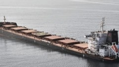 Ein Frachtschiff, das Sonnenblumenöl an Bord hatte, ist von einer russischen Drohne getroffen ...