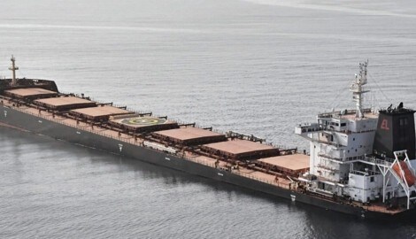 Ein Frachtschiff, das Sonnenblumenöl an Bord hatte, ist von einer russischen Drohne getroffen ...