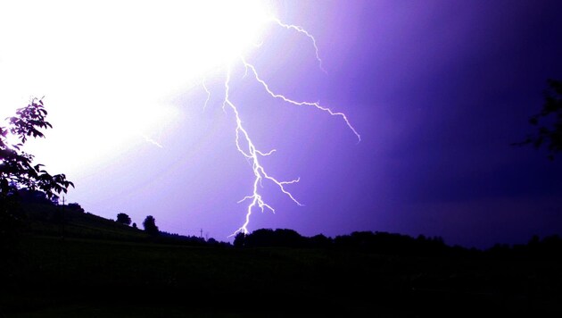 Lightning - wonderful to look at, but a deadly danger, especially on the mountain. (Bild: Pail Sepp)