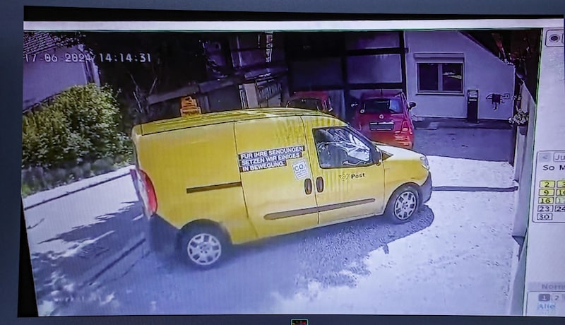 With his surveillance camera, he filmed a delivery person who apparently did not post a letter. (Bild: Tschepp Markus)