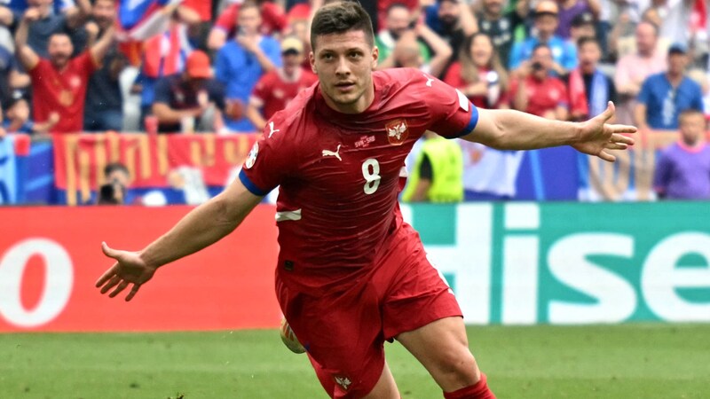 Luka Jovic erzielte den späten Ausgleich für die Serben. (Bild: APA/AFP/Miguel MEDINA)