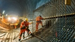 1300 Personen arbeiten nach wie vor auf der Tunnelbaustelle (Bild: ÖBB/Ebner)