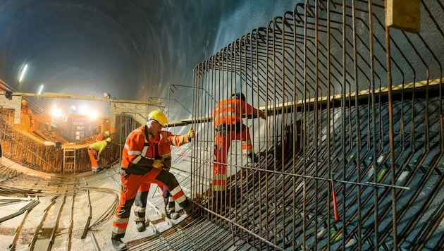 1300 Personen arbeiten nach wie vor auf der Tunnelbaustelle (Bild: ÖBB/Ebner)