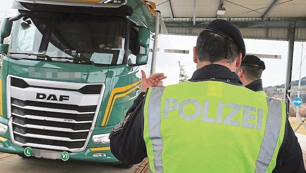 Der Lkw-Lenker fiel bei einer Kontrolle auf (Symbolbild)