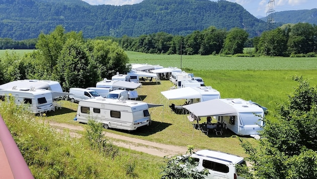 A total of more than 60 caravans were parked in Grafenstein. (Bild: zVg)