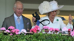 König Charles und Königin Camilla waren am Donnerstag beim Royal Ascot völlig außer sich. (Bild: APA/AFP/JUSTIN TALLIS)