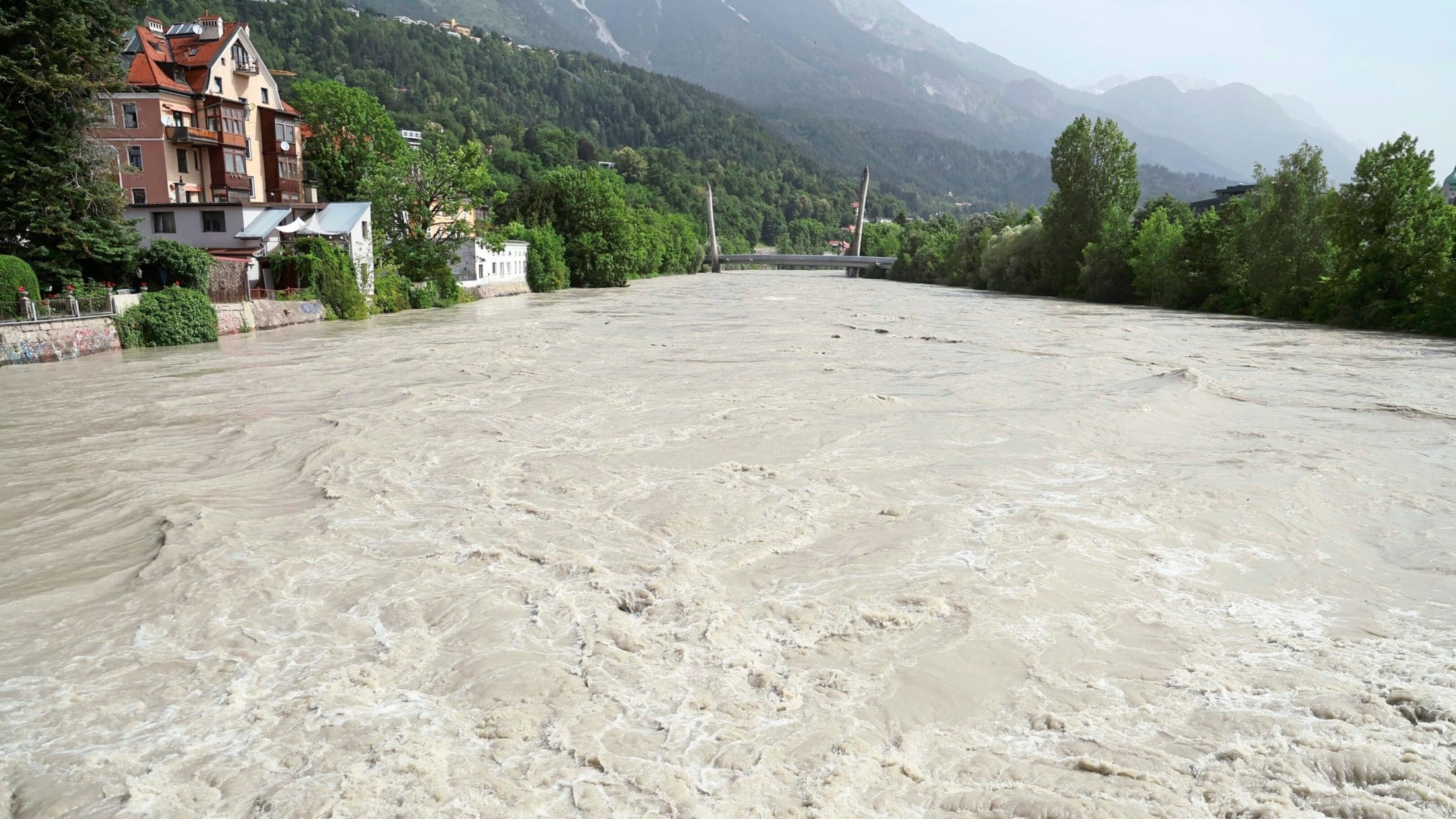 Schneewasser, Unwetter - Flusspegel Steigen: Bangen Vor Hochwasser In ...