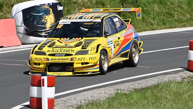 Der Ford Escort RS Cosworth von Ewald Scherr ist ein Hingucker. (Bild: Hilde Rieger)