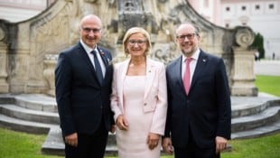 Gordan Grlic Radman, Außenminister Kroatiens, mit Gastgeberin Johanna Mikl-Leitner und ...
