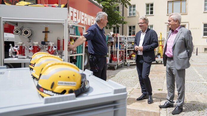 Governor Christopher Drexler and his deputy Anton Lang support the Florianis