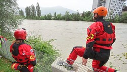 Die Wasserrettung – hier in Innsbruck – ist vorbereitet. Der Personalstand wurde erhöht. (Bild: Birbaumer Christof)