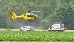 Der Verletzte wurde mit dem Rettungshubschrauber in die Klinik geflogen. (Bild: zoom.tirol)