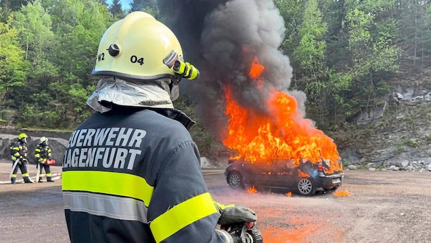 Die Feuerwehr Kalvarienberg demonstriert einen Löscheinsatz (Bild: FF Kalvarienberg)