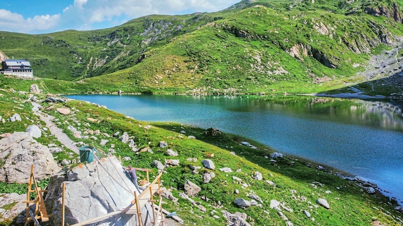 Planers Friedensstein am Kugy Alpine Trail beim Wolayersee (Bild: Hannes Wallner)