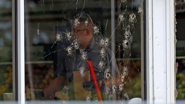 Yaralanan on kişi arasında iki polis memurunun da bulunduğu belirtiliyor. (Bild: AP)