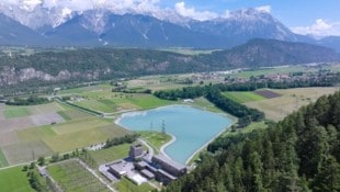 Das 10 Hektar große Schwallausgleichsbecken beruhigt die Rückgabe des Wassers in den Inn.