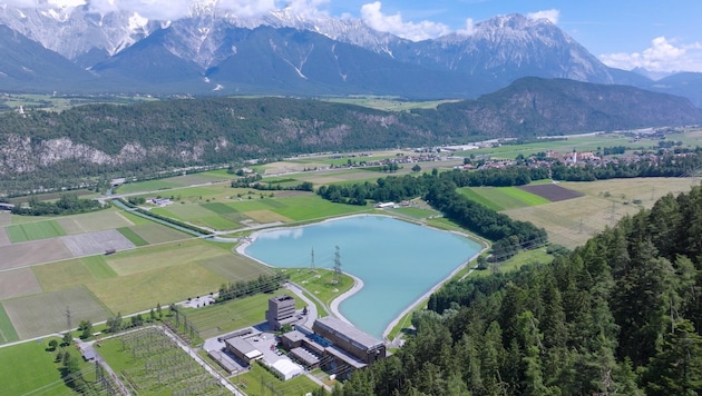 Das 10 Hektar große Schwallausgleichsbecken beruhigt die Rückgabe des Wassers in den Inn.