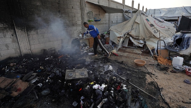 A Vöröskereszt egyik gázai irodáját súlyos csapások érték, és sokan meghaltak. (Bild: AFP)