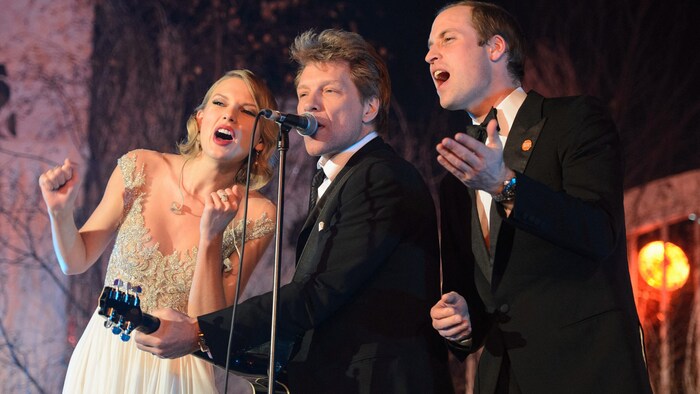 Taylor Swift, Jon Bon Jovi und Prinz William rockten 2013 zu „Livin‘ On A Prayer“.