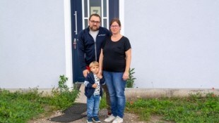 Benjamin Umathum und Anna Kummer mit ihrem Sohn. Das zweite Baby soll in rund zwei Monaten ...