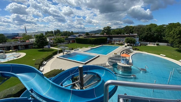 Im Wellenbecken des Aqua Splash in Traiskirchen kam es diese Woche zu sexuellen Übergriffen auf fünf junge Mädchen und einen Buben. (Bild: https://traiskirchen.gv.at/sport/aqua-splash)