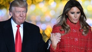 Für Donald Trump und seine Ehefrau Melania war die Hochzeit miteinander für beide eine „Win-win- Situation“. Er wie auch sie haben von der Ehe beruflich profitiert. (Bild: APA/AFP/JIM WATSON)