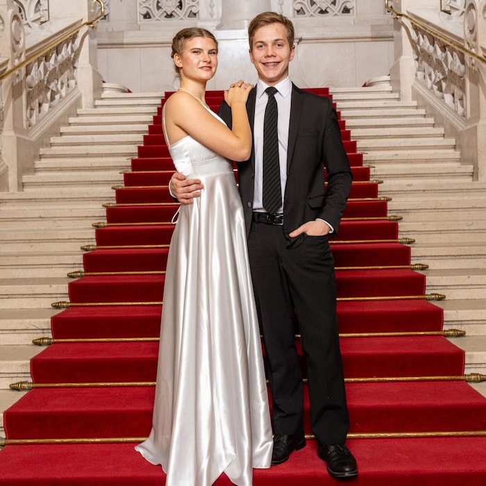 Salome Klatt und Nikolaus Haslmayr haben mit Top-Noten am Akademischen Gymnasium Graz maturiert.