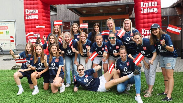 Die GAK-Damen im „Krone“-Dress für das „Team der Runde“.