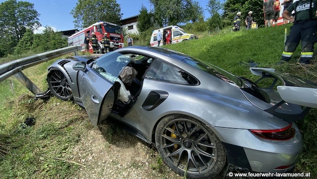 Der Wagen stürzte eine Böschung hinunter. (Bild: Picasa)