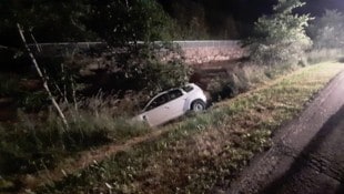 So fanden die Einsatzkräfte das Auto des Alkolenkers vor.