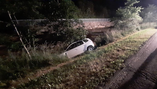 This is how the emergency services found the drunk driver's car. (Bild: FF Gmünd in Kärnten)