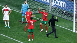 Zahlreiche Flitzer – irgendwann hatte auch Cristiano Ronaldo genug. 