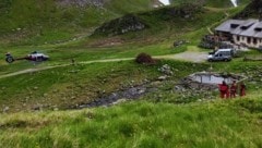 Neben dem Rettungshubschrauber standen auch die Bergrettungen Tamsweg und Schladming, der Polizeihubschrauber „Libelle Quebec“ sowie die Alpinpolizei Tamsweg und Liezen im Einsatz. (Bild: APA/BERGRETTUNG TAMSWEG/KOCHER)