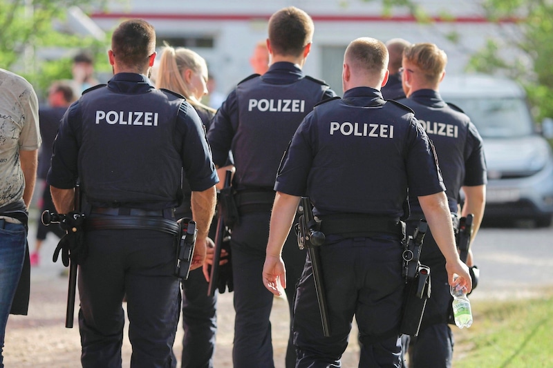 A helyszínen a rendőrség gondoskodik a biztonságról. (Bild: Bartel Gerhard/Gerhard Bartel)