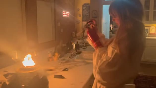 Taylor Swift wird zur Feuerwehrfrau: Die Sängerin musste bei einer Songwriting-Session mit ...
